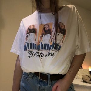 cute oversized brittany spears tee !